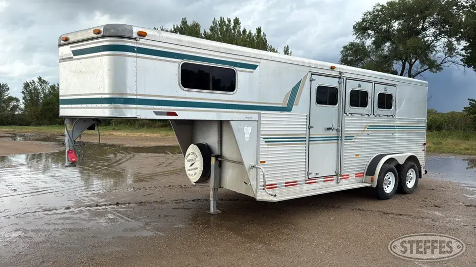 1995 Sundowner Gooseneck Livestock Trailer
