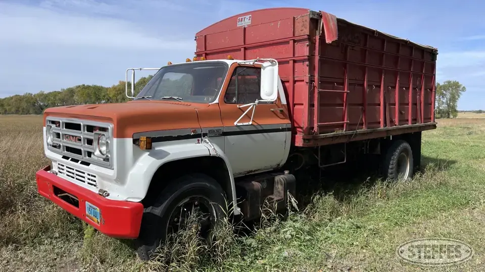 1973 GMC 6500 Custom Single Axle Boxed Truck