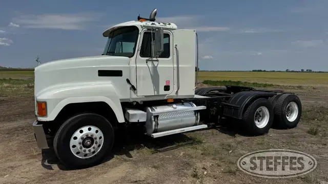 2003 Mack CXN613