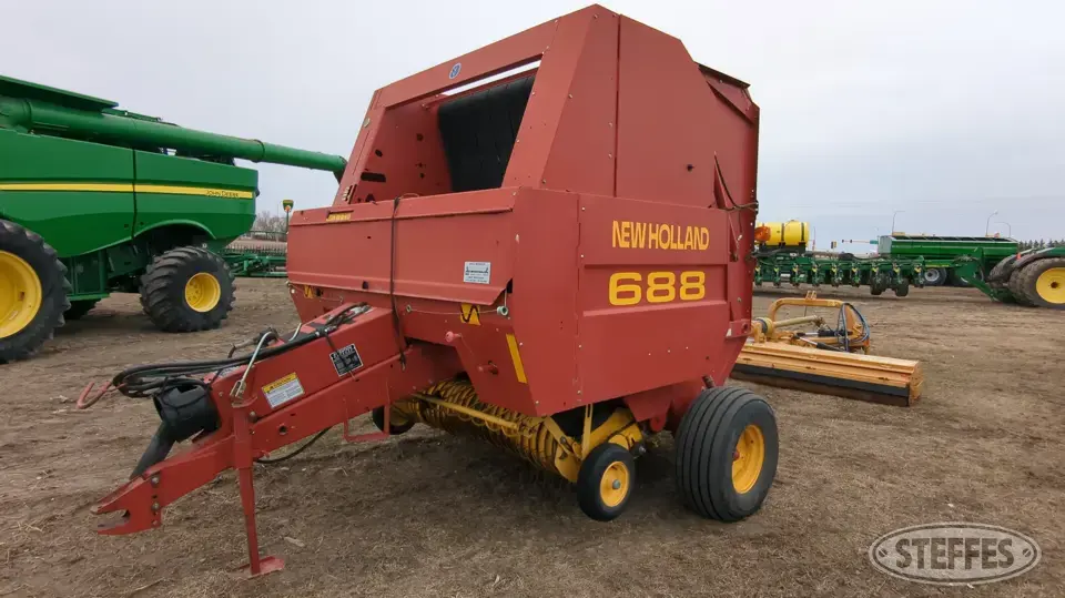 2001 New Holland 688 Round Baler