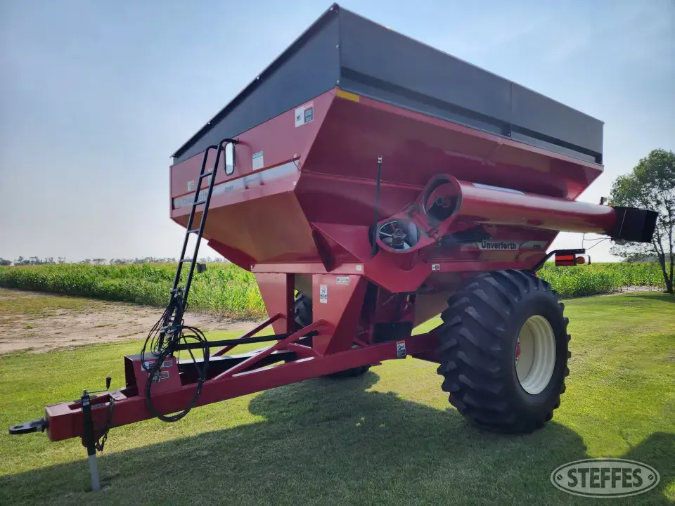2012 Unverferth 8250 Grain Cart