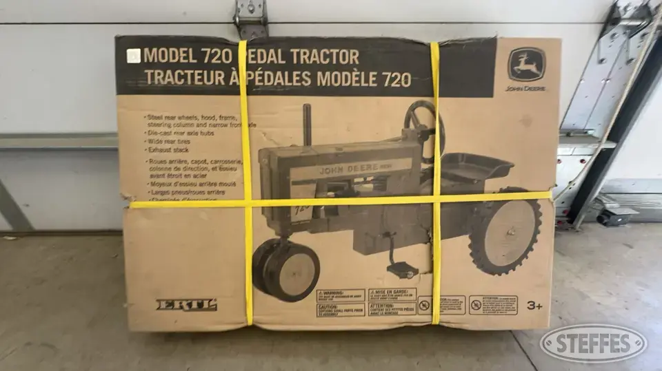 John Deere 720 Personal Property