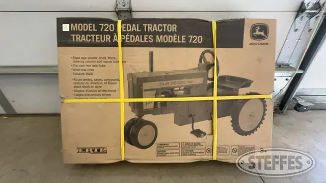 John Deere 720