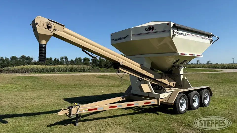 2010 Unverferth Seed Runner 3750 Bulk Seed Tender Trailer
