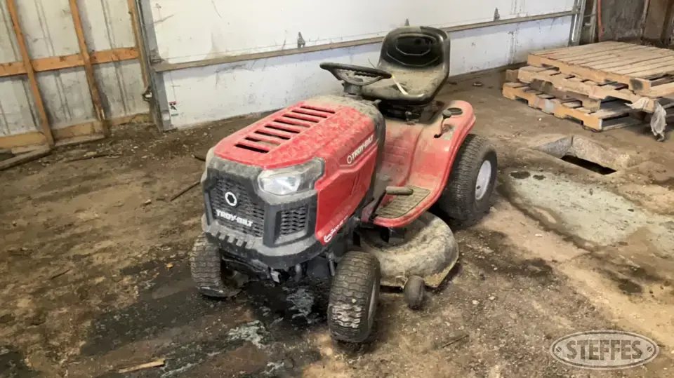 Troy-Bilt Bronco 42 Lawn Tractor