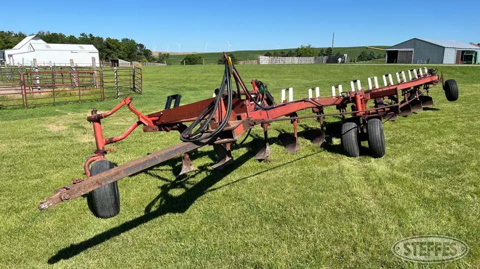 International 800 Cable Plow