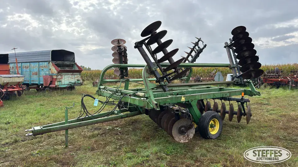 John Deere 235 disc