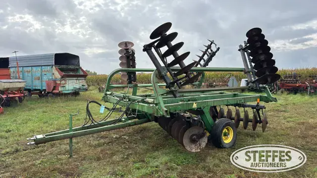 John Deere 235 disc