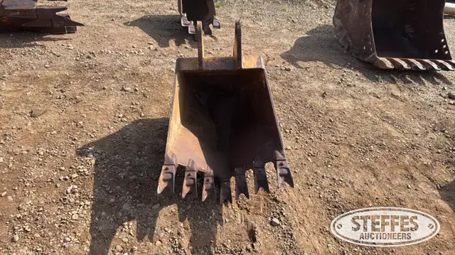 Hensley loader backhoe frost bucket