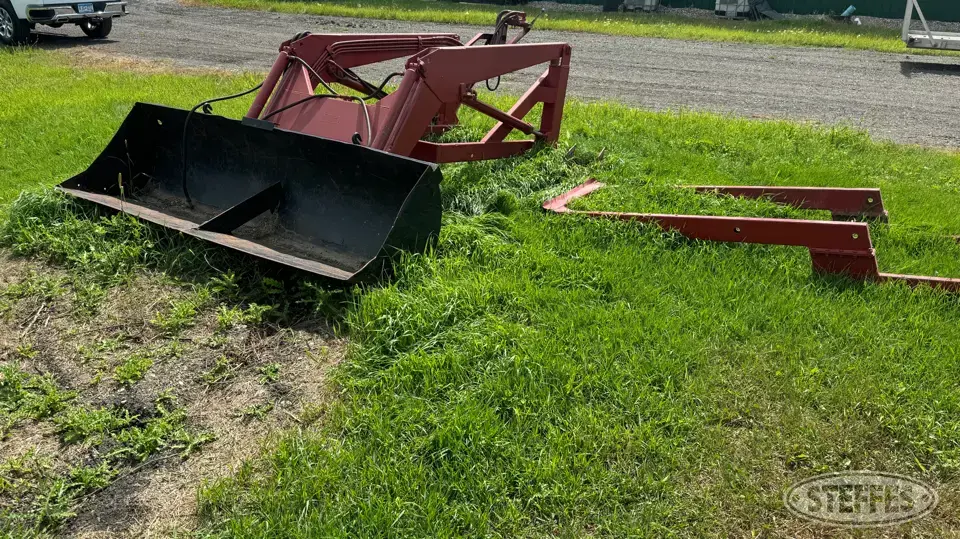 Leon 707 Tractor Loaders and Attachment