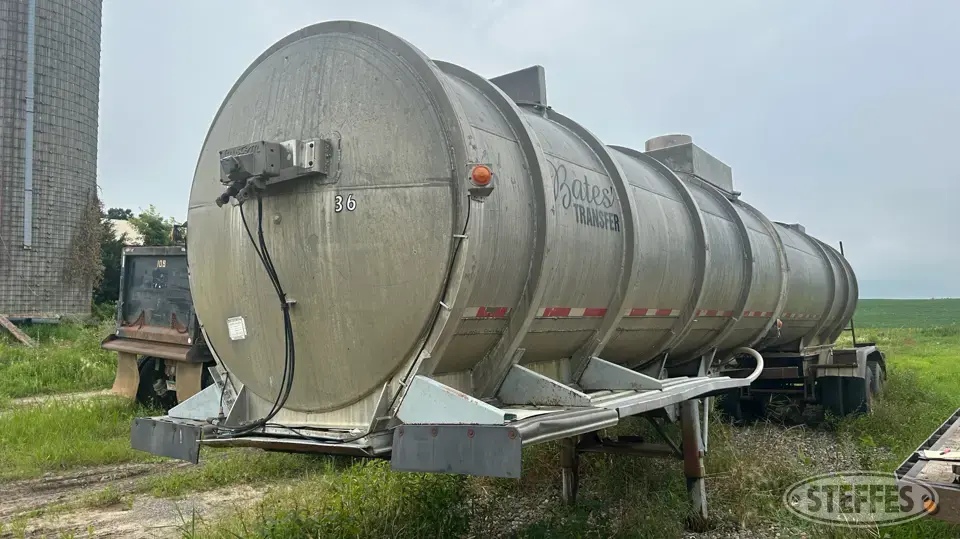 1984 Custom Liquid Manure Tanker Manure Storage and Transportation Equipment