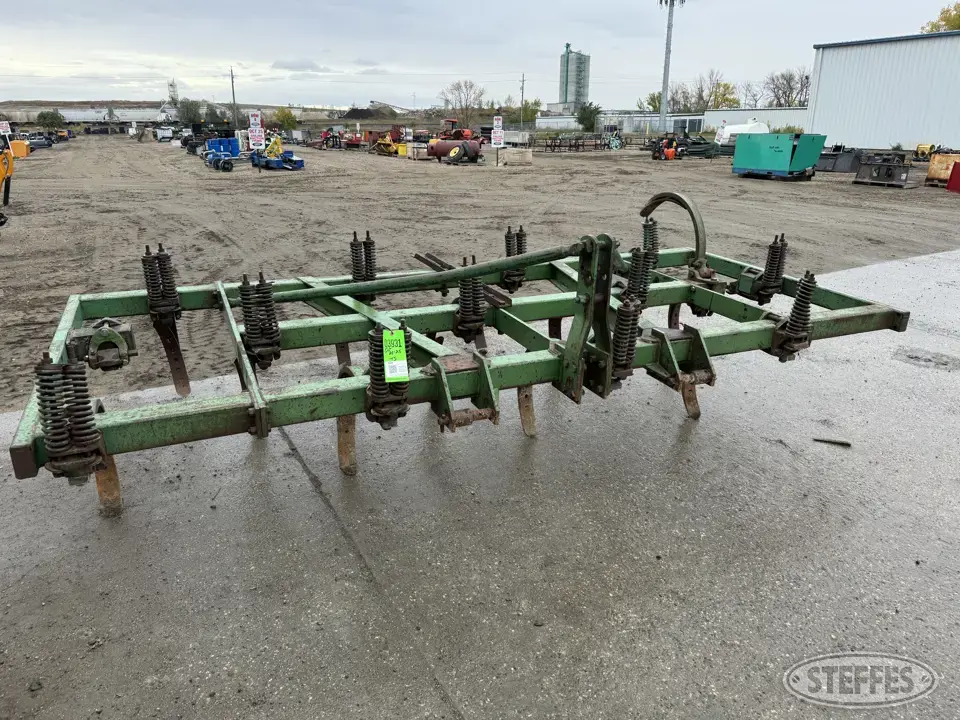 John Deere 100 Chisel Plow