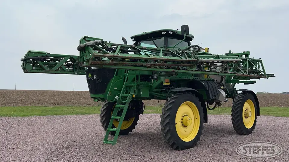 2014 John Deere R4038 Self-Propelled Sprayer