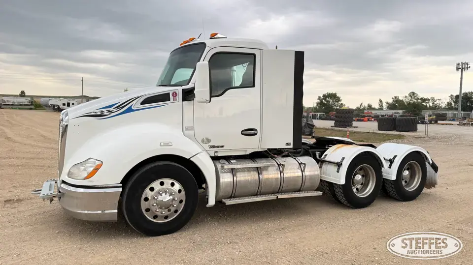 2015 Kenworth T680 Conventional Truck without Sleeper
