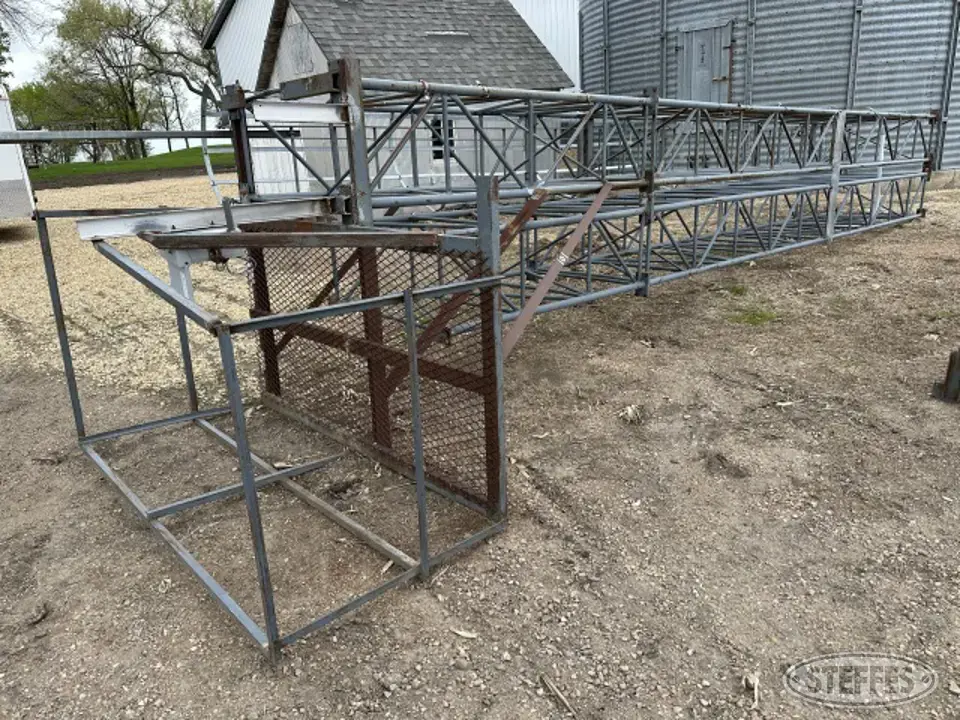 Grain leg support
