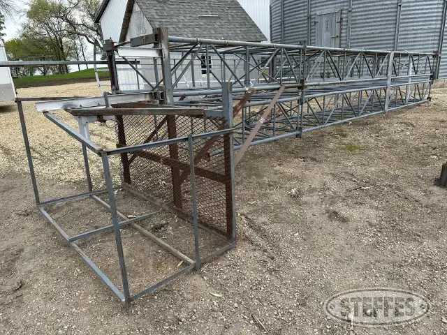 Grain leg support