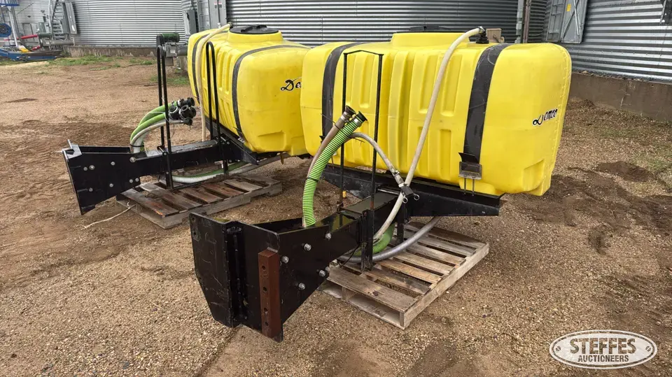 (2) Poly saddls tanks Chem-Fert Accessories-Other