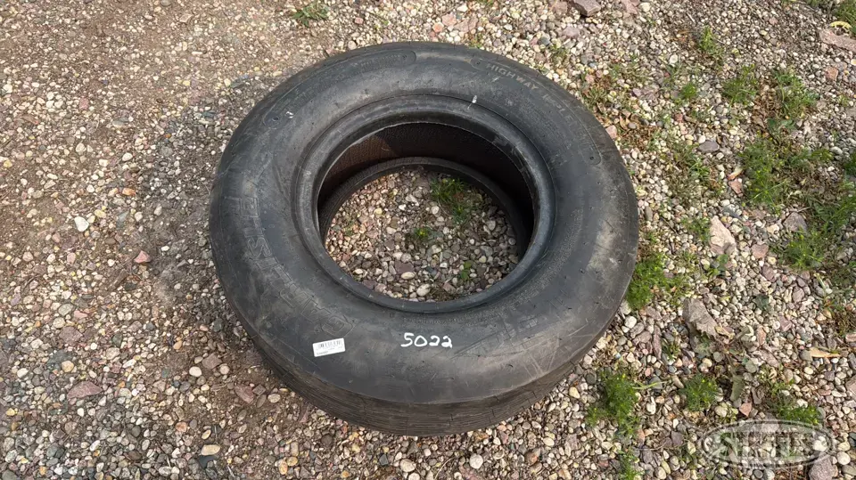 (1) Carlisle 11L-15FI tire Tractor-Implement Tire