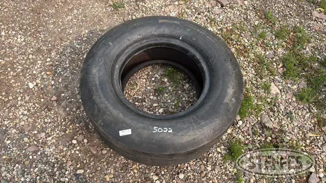(1) Carlisle 11L-15FI tire