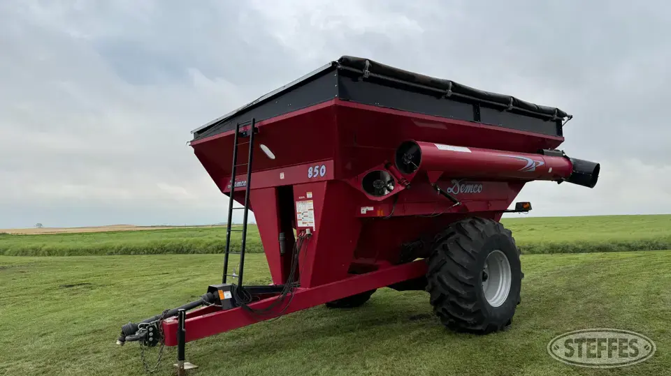 Demco 850 Grain Cart