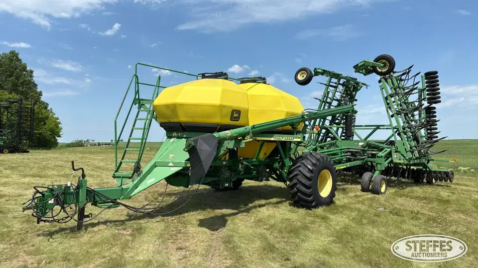 2000 John Deere 1820 Air Drills and Air Seeder