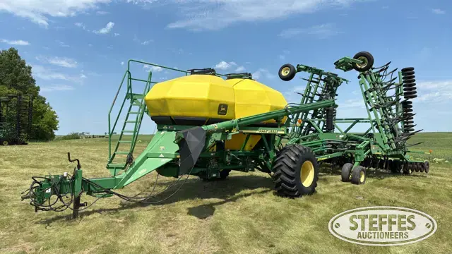 2000 John Deere 1820