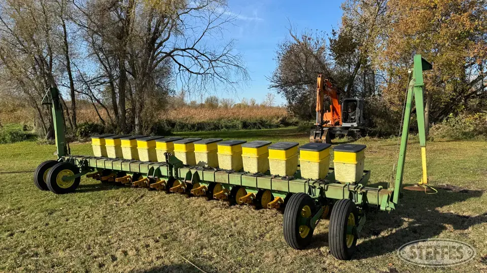 John Deere 7100 12 or More Row Planter