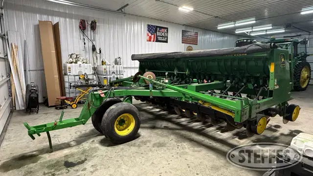 John Deere 750