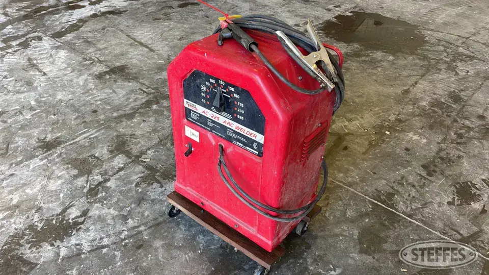 Lincoln Electric AC-225 Welding