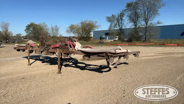 Liquid splash manure applicator