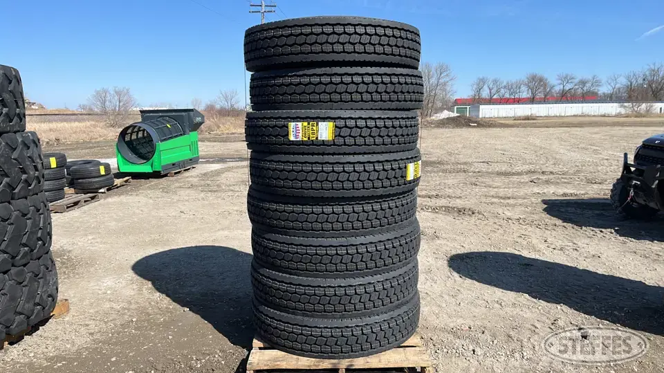 (8) Zwarthz 11R24.5 tires Truck Tire