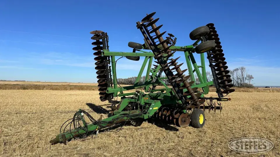 John Deere 637 Disc