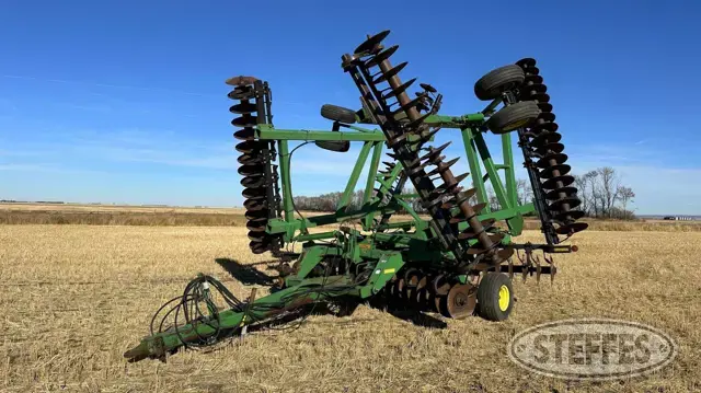 John Deere 637