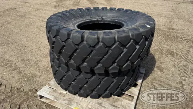 (2) Beaver 20.5-25 payloader tires