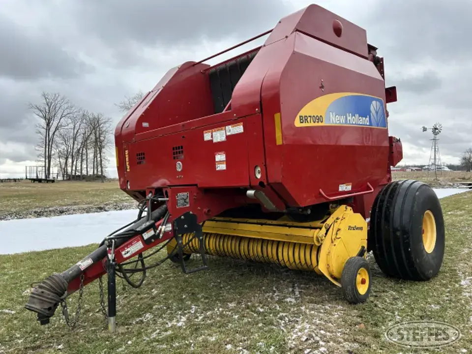 2010 New Holland BR7090 Round Baler