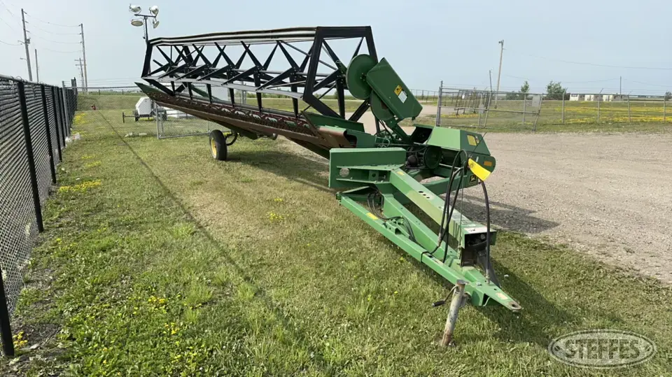 John Deere 590 Pull-Type Swather