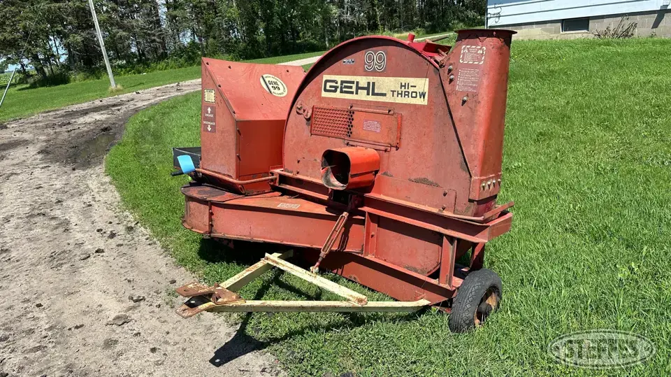 Gehl 99 Hi-Throw Forage Processing