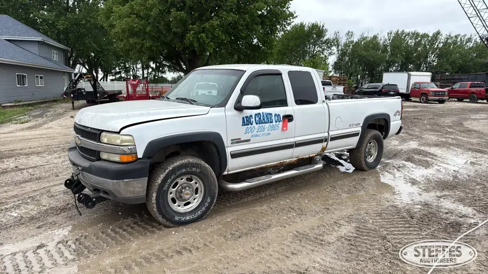 2002 Chevrolet Silverado 2500HD 3 Quarter Ton Pickup