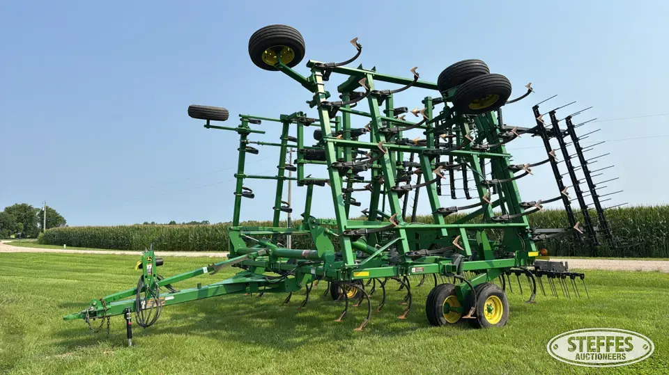 2008 John Deere 2210 Field Cultivator
