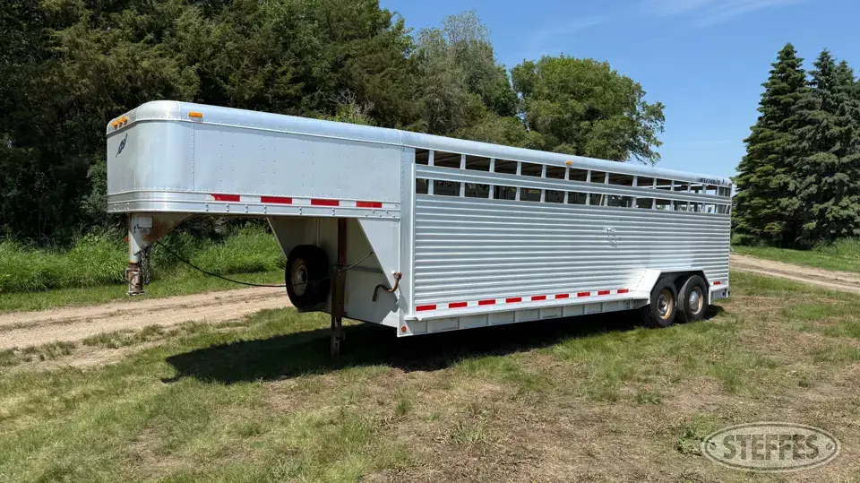 1996 Featherlite 8120 Gooseneck Livestock Trailer