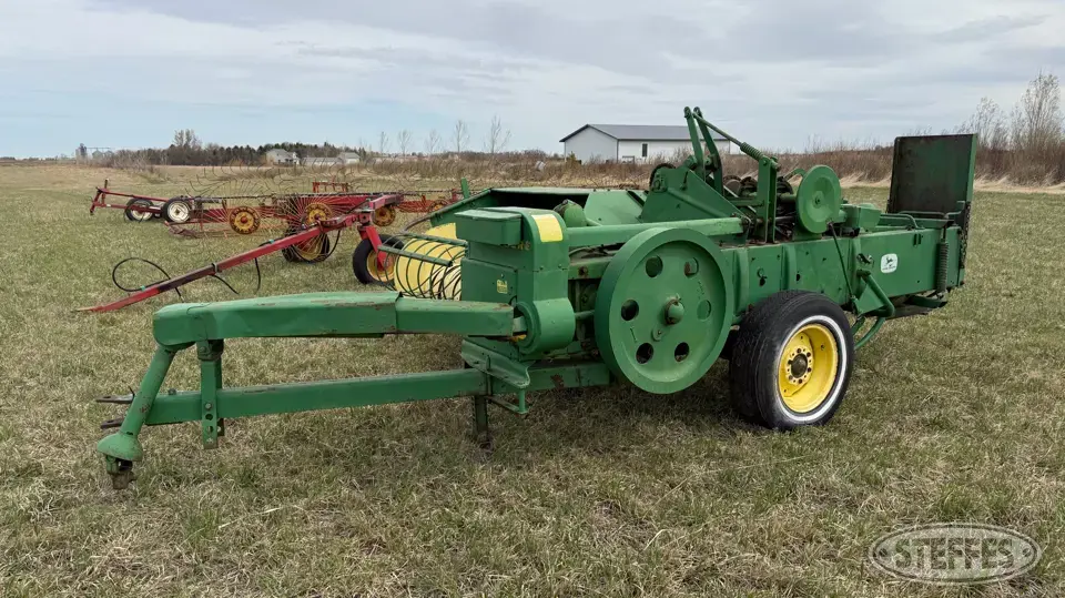 John Deere 24T Square Baler