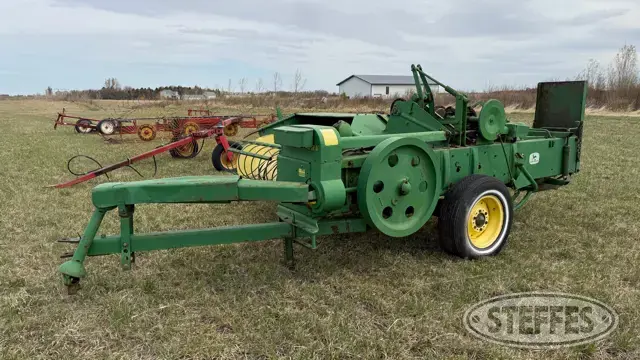 John Deere 24T