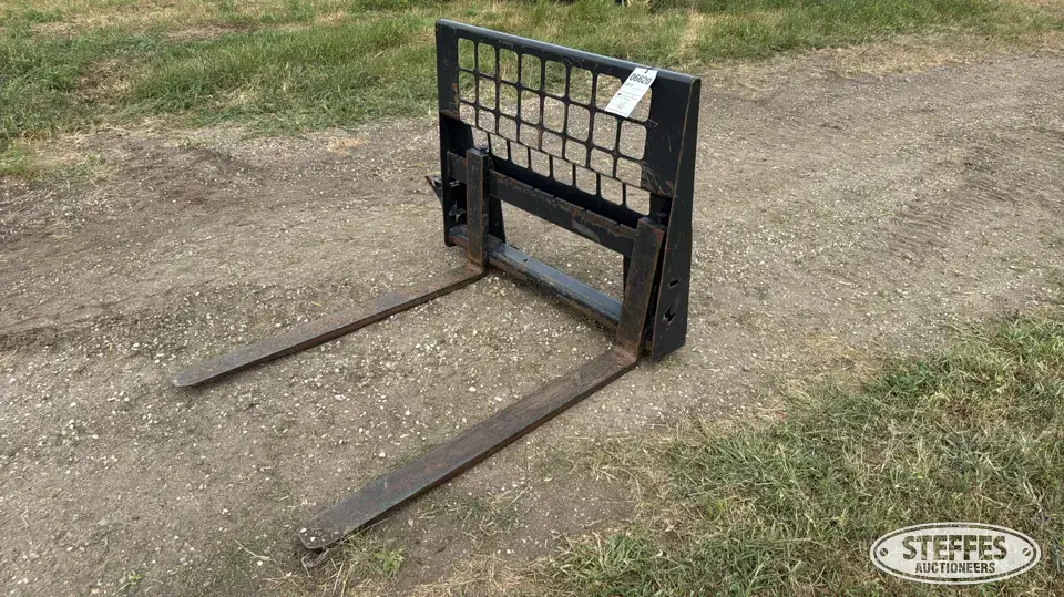 Skid steer pallet forks Skid Steer Fork