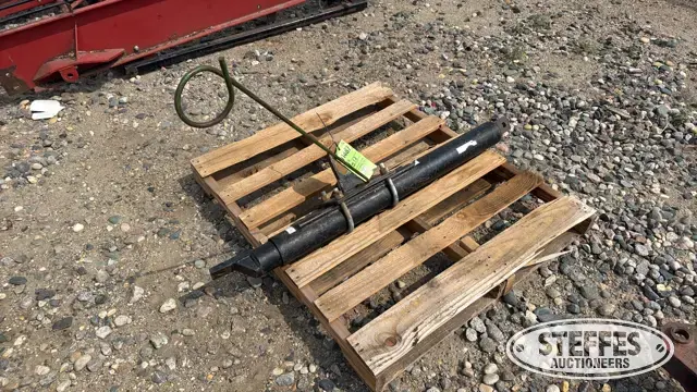 Rear hitch assembly