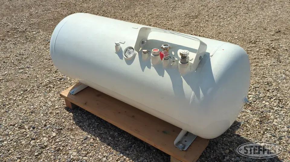 1981 Brunner Eng & Mfg Co LP Tank