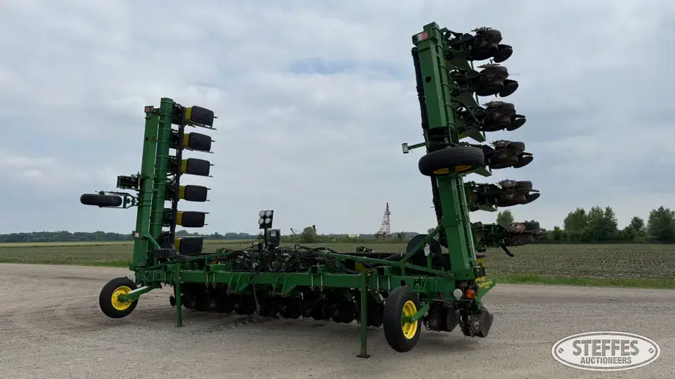 John Deere MaxEmerge Plus 12 or More Row Planter