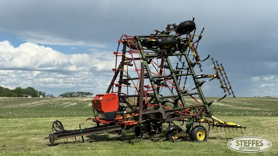John Deere 610 Chisel Plow