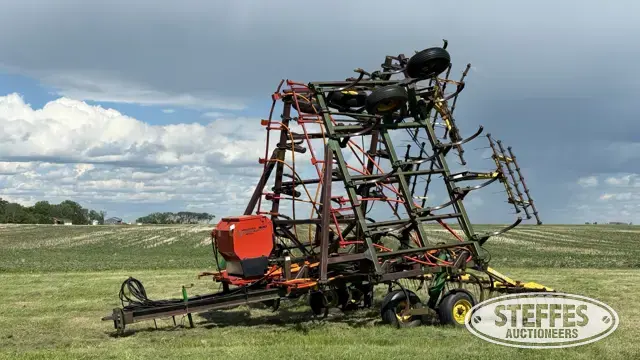 John Deere 610