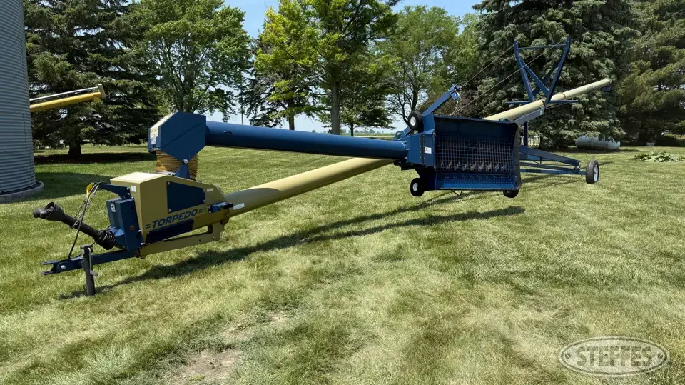 Harvest International H1064XT Swing Hopper Auger