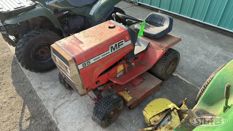 Massey Ferguson 85 Lawn Tractor